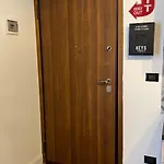 Theroom *
