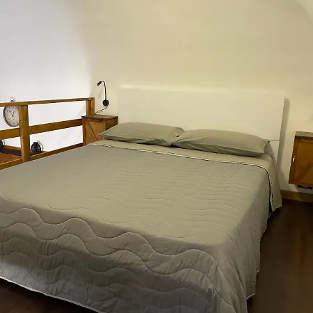 Theroom *